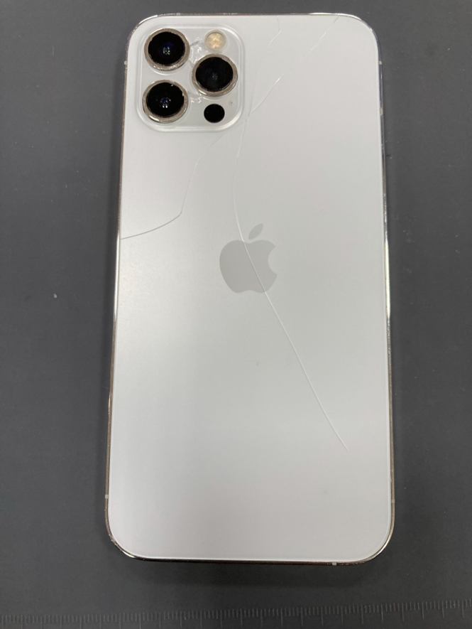 豊川市でiPhone12 Pro修理】背面ガラス割れも修理可能！iPhoneの背面